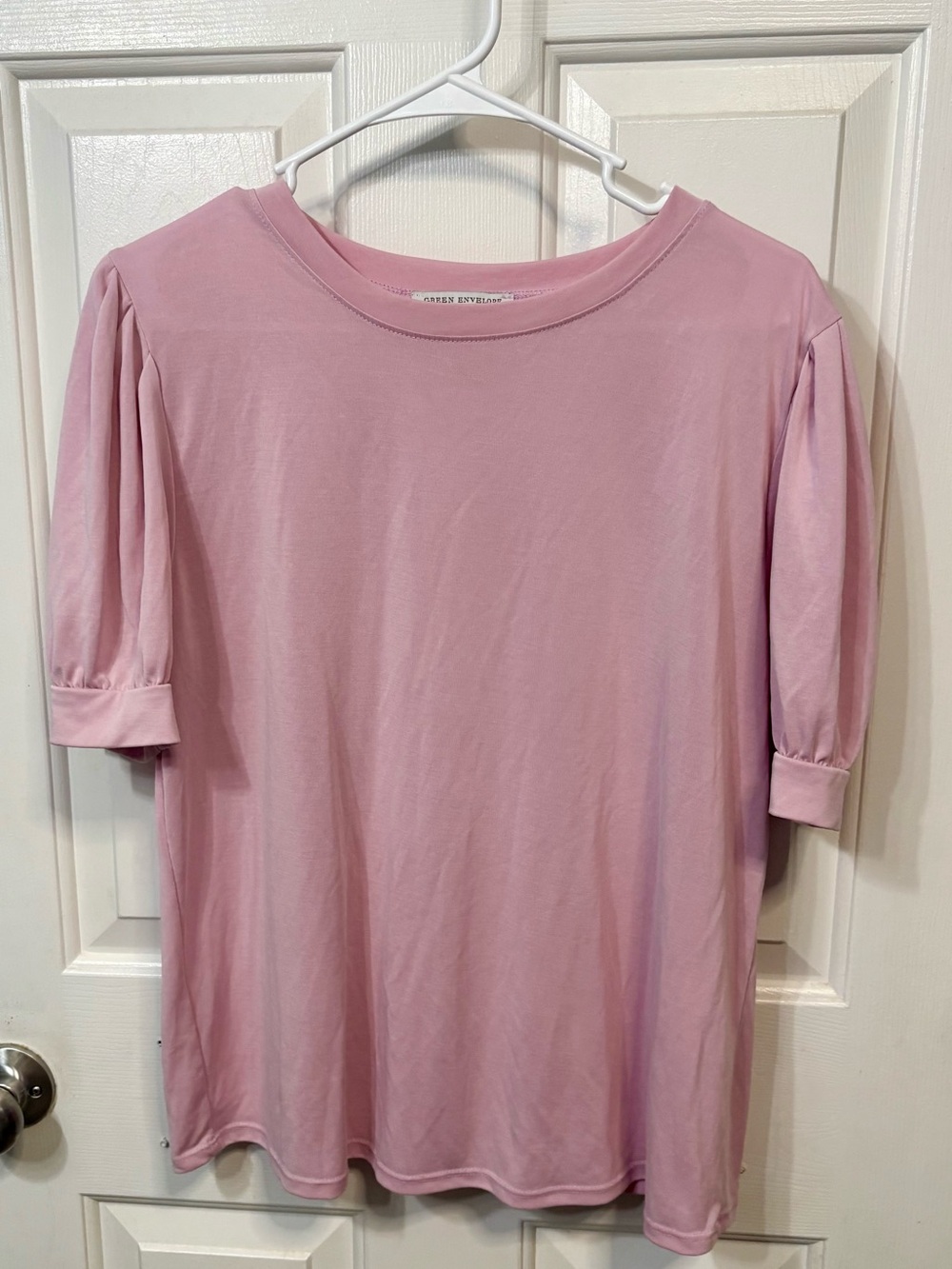 Green Envelope Puff-Sleeve Tee in Dusty Pink